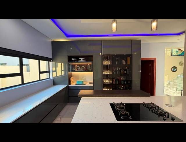 6 BEDROOM HOUSE FOR SALE IN COPPERLEAF ESTATE